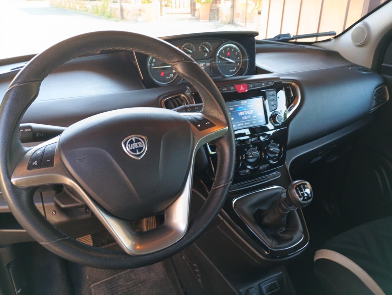 Lancia Ypsilon 1.2 69 CV 5 porte Gold km 47000