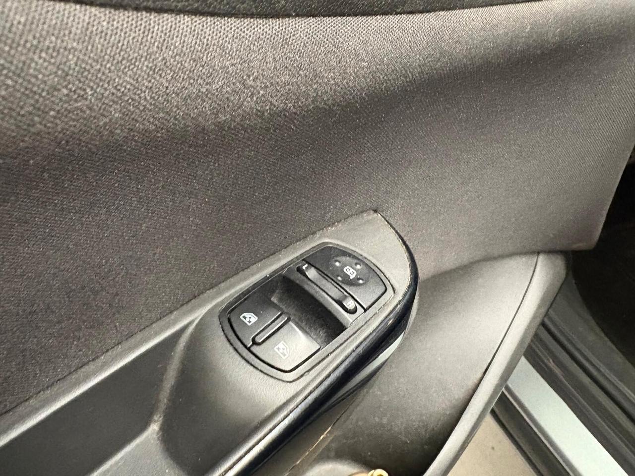 Opel Corsa 1.4 90CV GPL Tech 5 porte b-Color