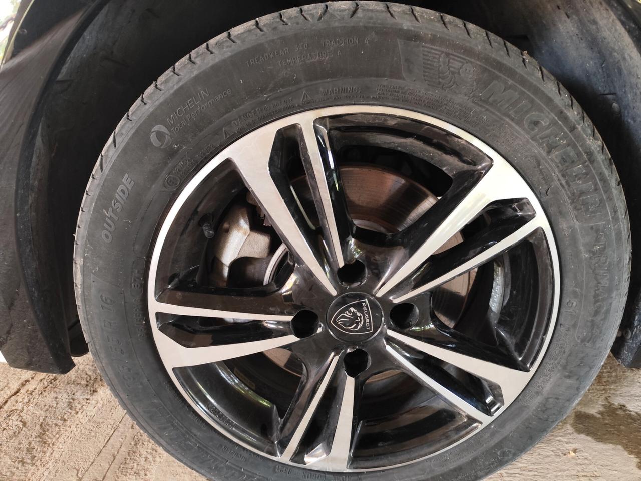 Peugeot 208 motore elettrico 156 CV 5 porte GT