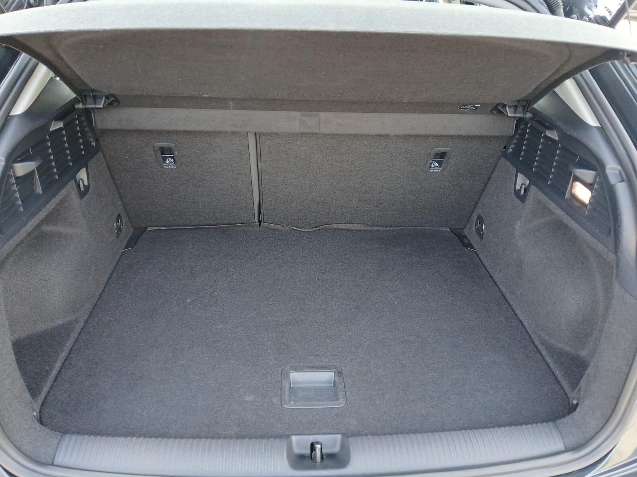 Audi Q2 30 TDI S tronic Business
