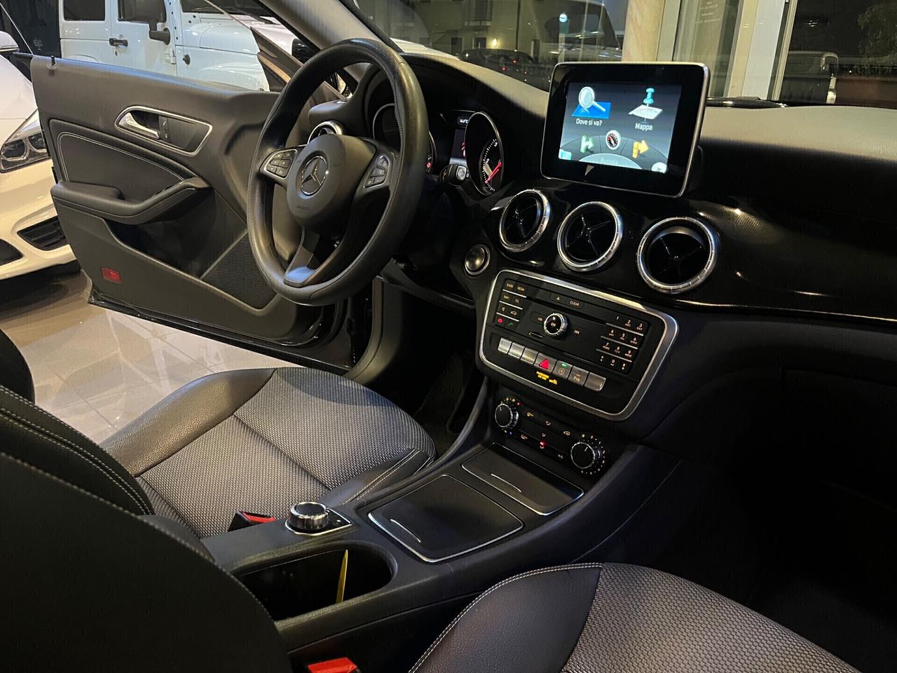 Mercedes-benz CLA 180 Shooting Brake 180 d Business auto