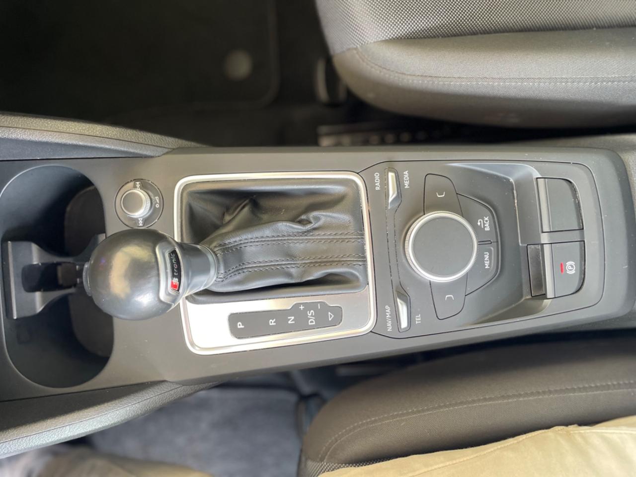 Audi Q2 35 TDI S tronic Business