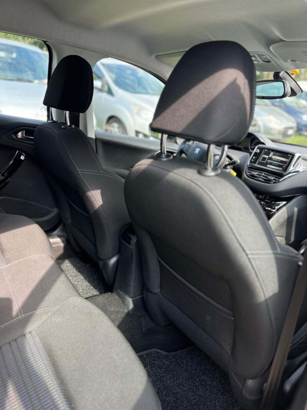 Peugeot 208 1.4 HDi 68 CV 5P ALLURE NEOPAT KMCERT