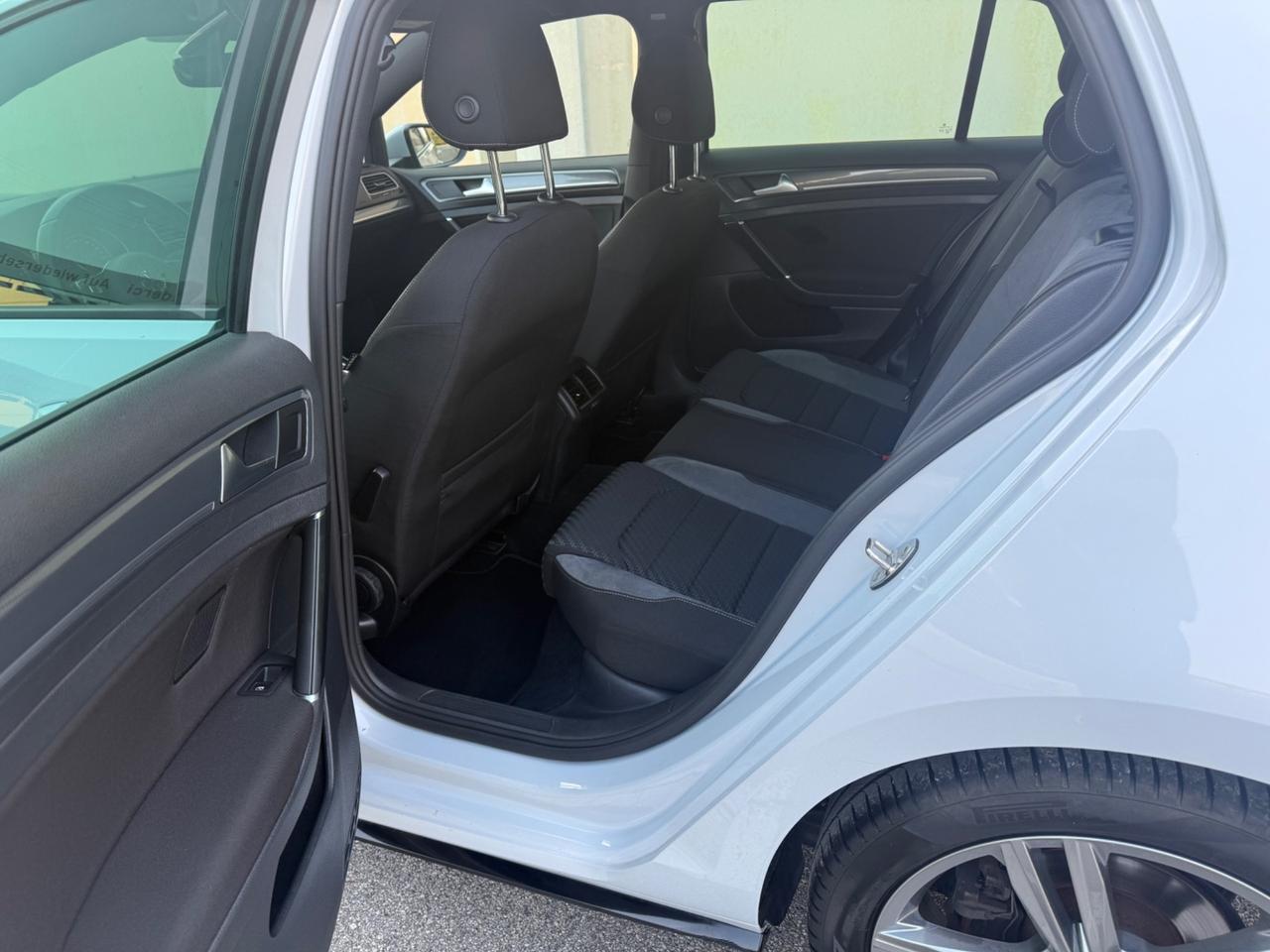 Volkswagen Golf 2.0 TDI DSG 5p. R-Line