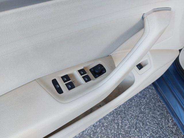 VOLKSWAGEN Passat Variant 1.6 TDI Trendline BlueMotion Technology