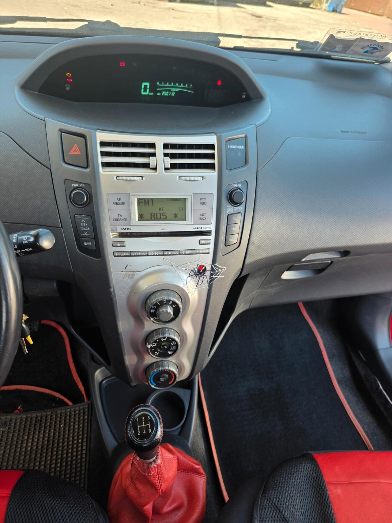 Toyota Yaris 1.0 5 porte con 250.000km Neopatentati ok