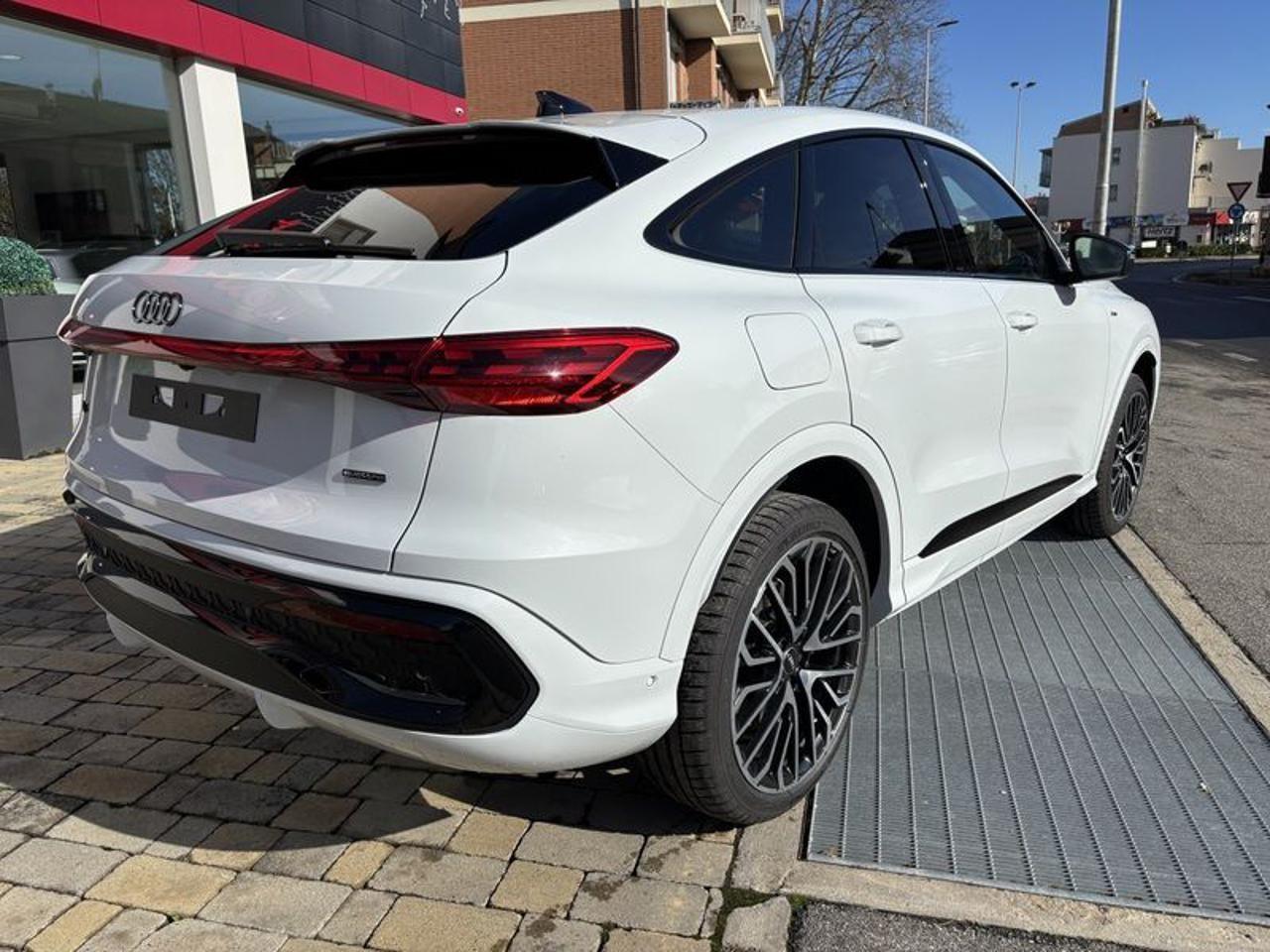 Audi Q5 SPB 40 TDI 204 CV quattro S tronic Identity Black