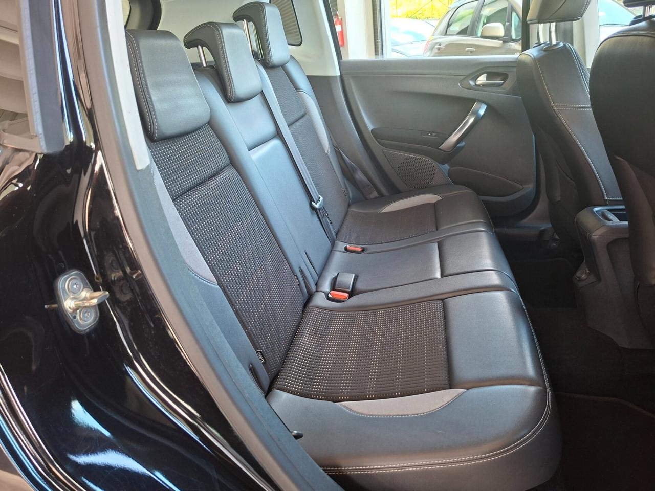 Peugeot 2008 1.6 e-HDi 115 CV Stop&Start Allure