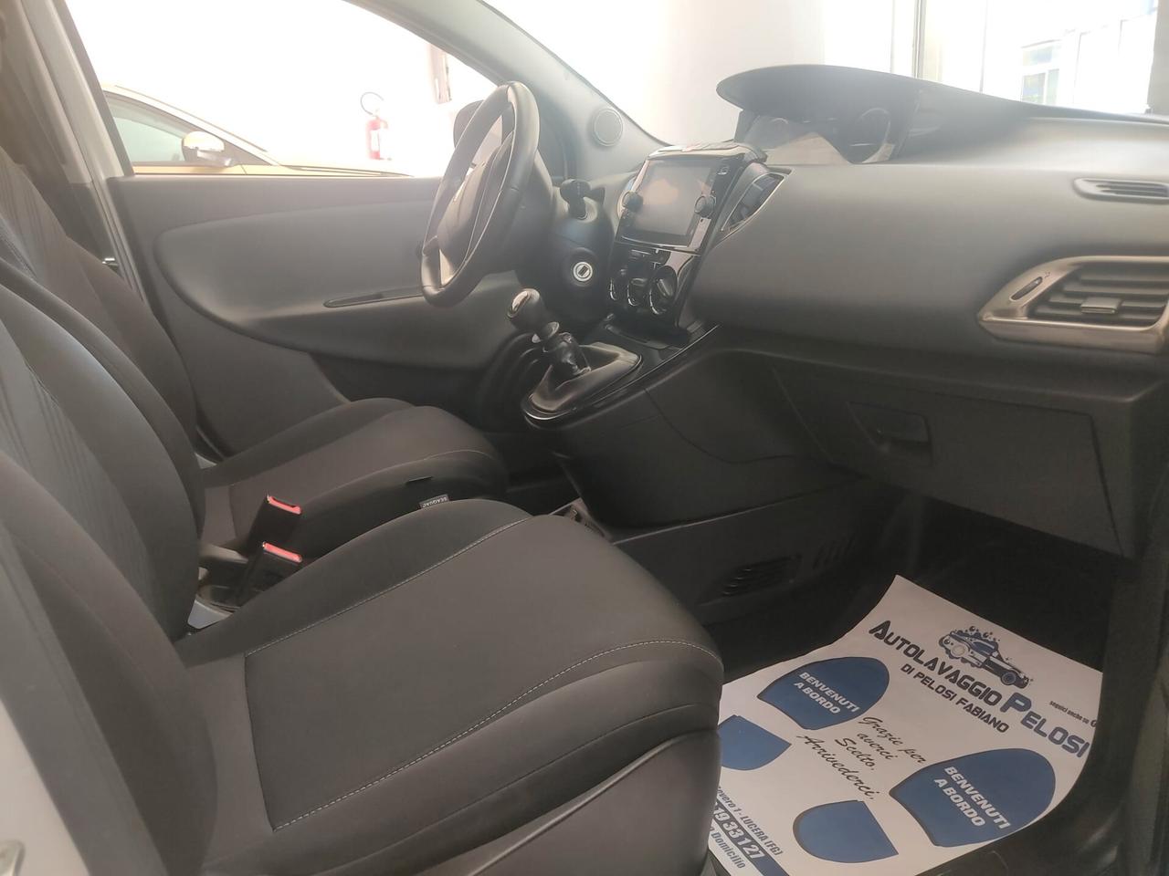 Lancia Ypsilon 1.0 FireFly 5 porte Hybrid Gold