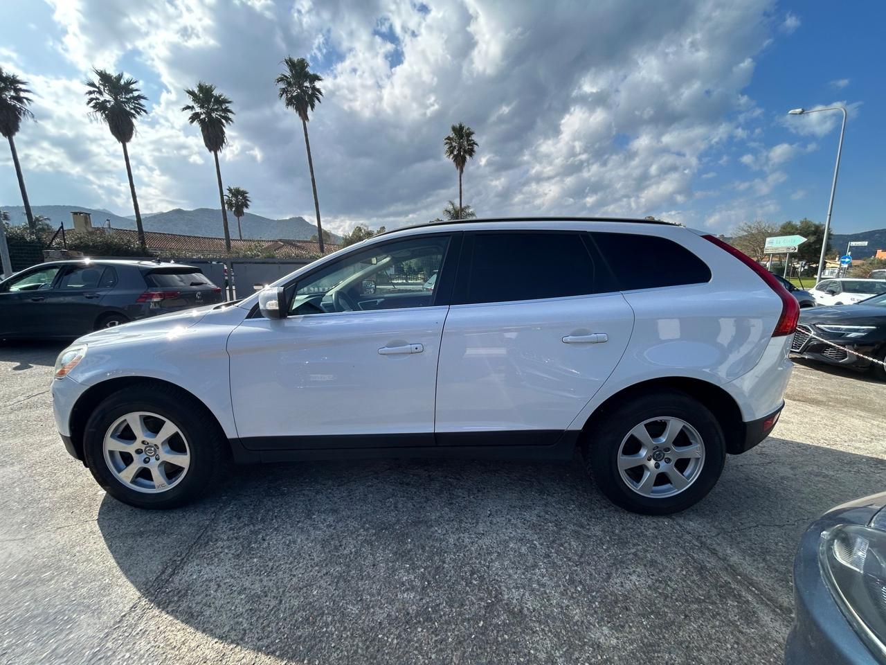 Volvo XC 60 XC60 D5 AWD Geartronic Momentum