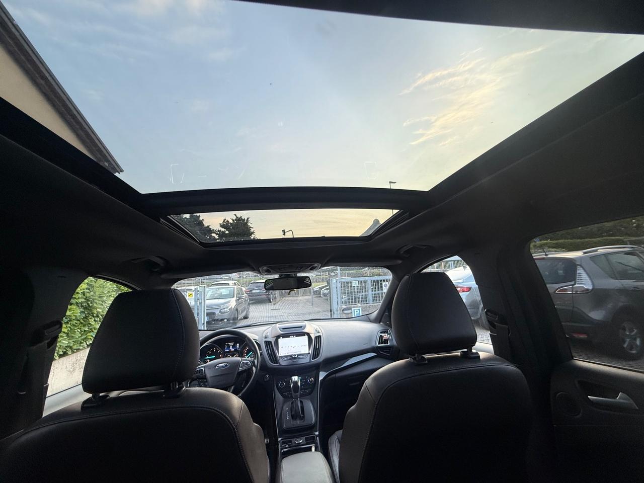 Ford Kuga 1.5 TDCI ST-Line Doppio tetto panoramico