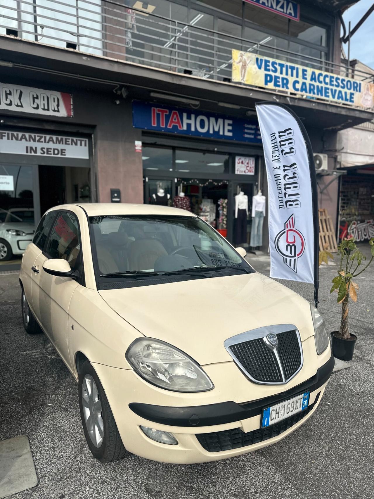 Lancia Ypsilon 1.2 16V Platino