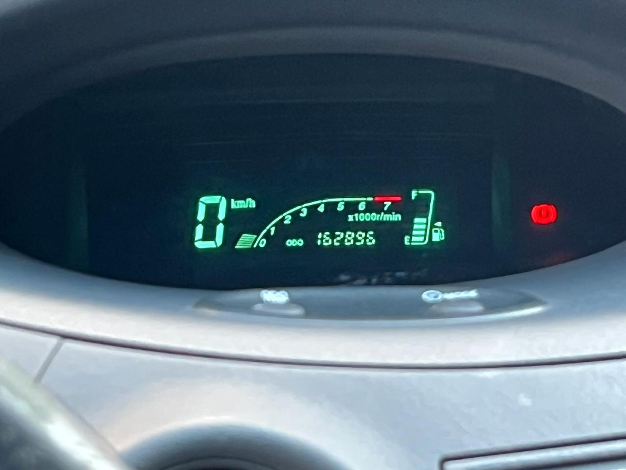 Toyota Yaris 1.0i 16V cat 5 porte Sol