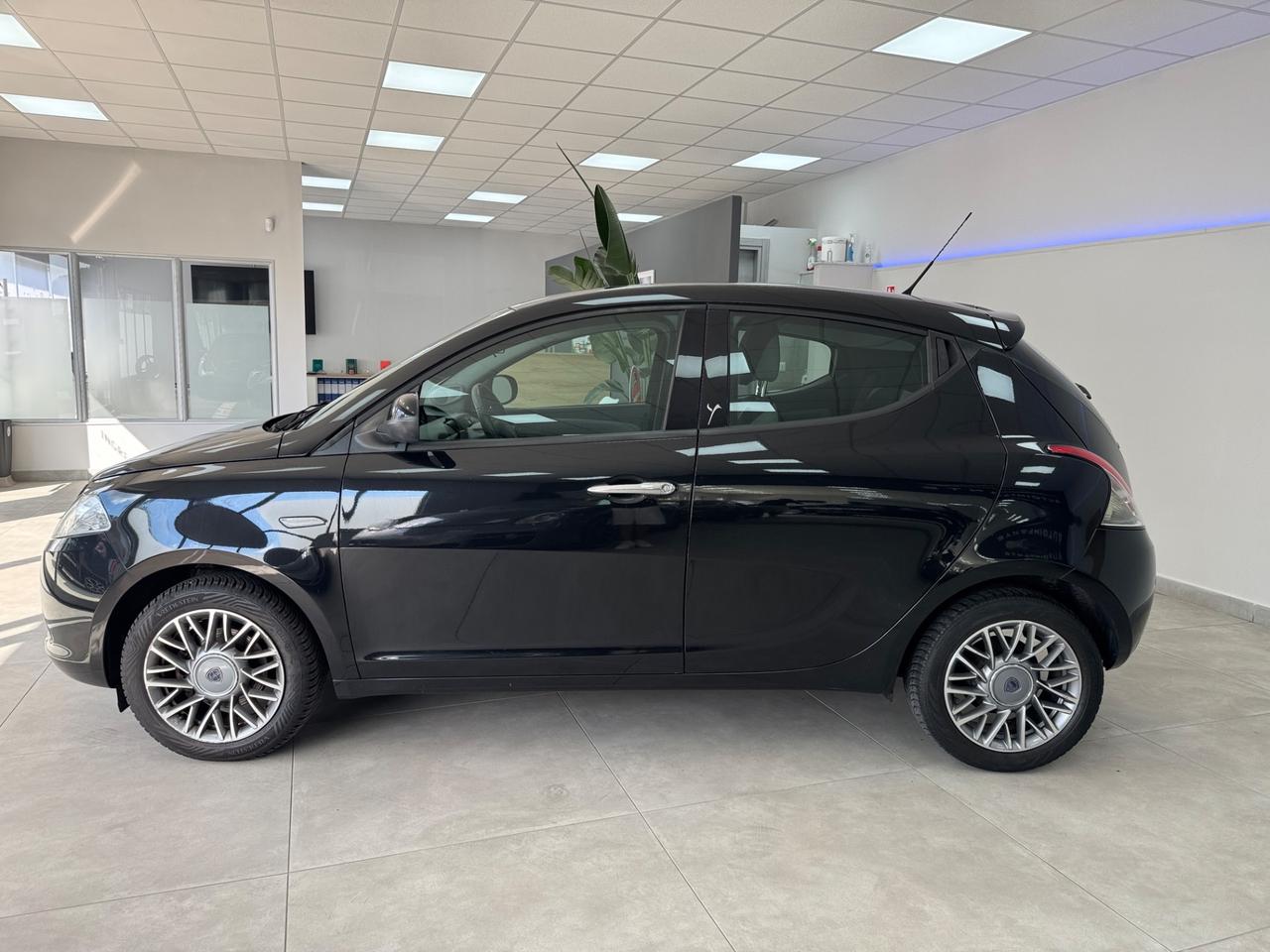 Lancia Ypsilon 0.9 TwinAir 85 CV 5 porte S&S Silver