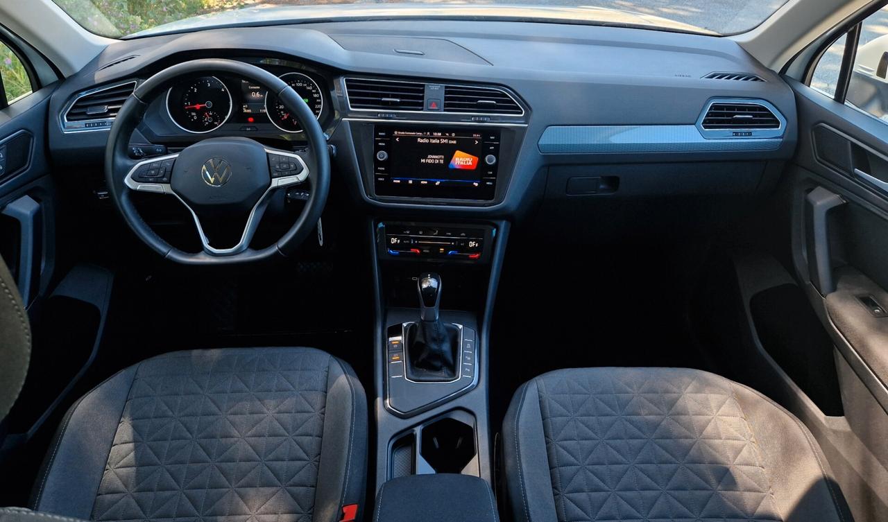 Volkswagen Tiguan 2.0 TDI SCR Life km 27.000 pari al nuovo