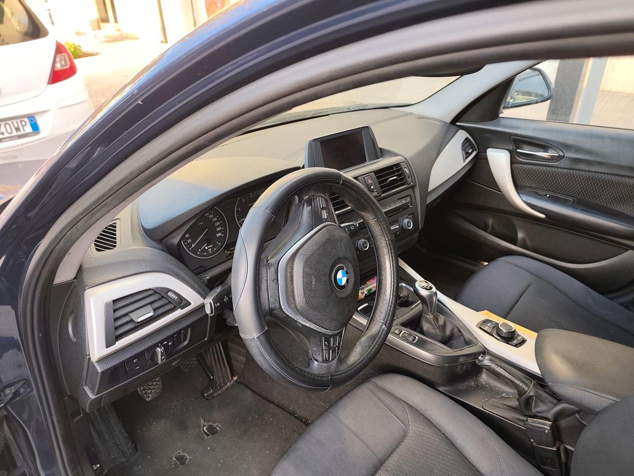 Bmw 116 116d 5p. Unique