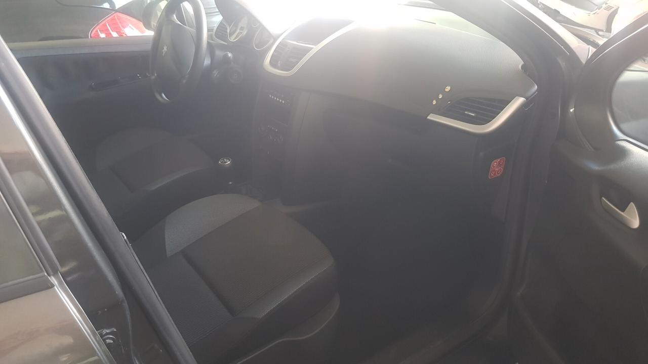 Peugeot 207 1.4 EURO 5 OK NEOPATENTATI!!!