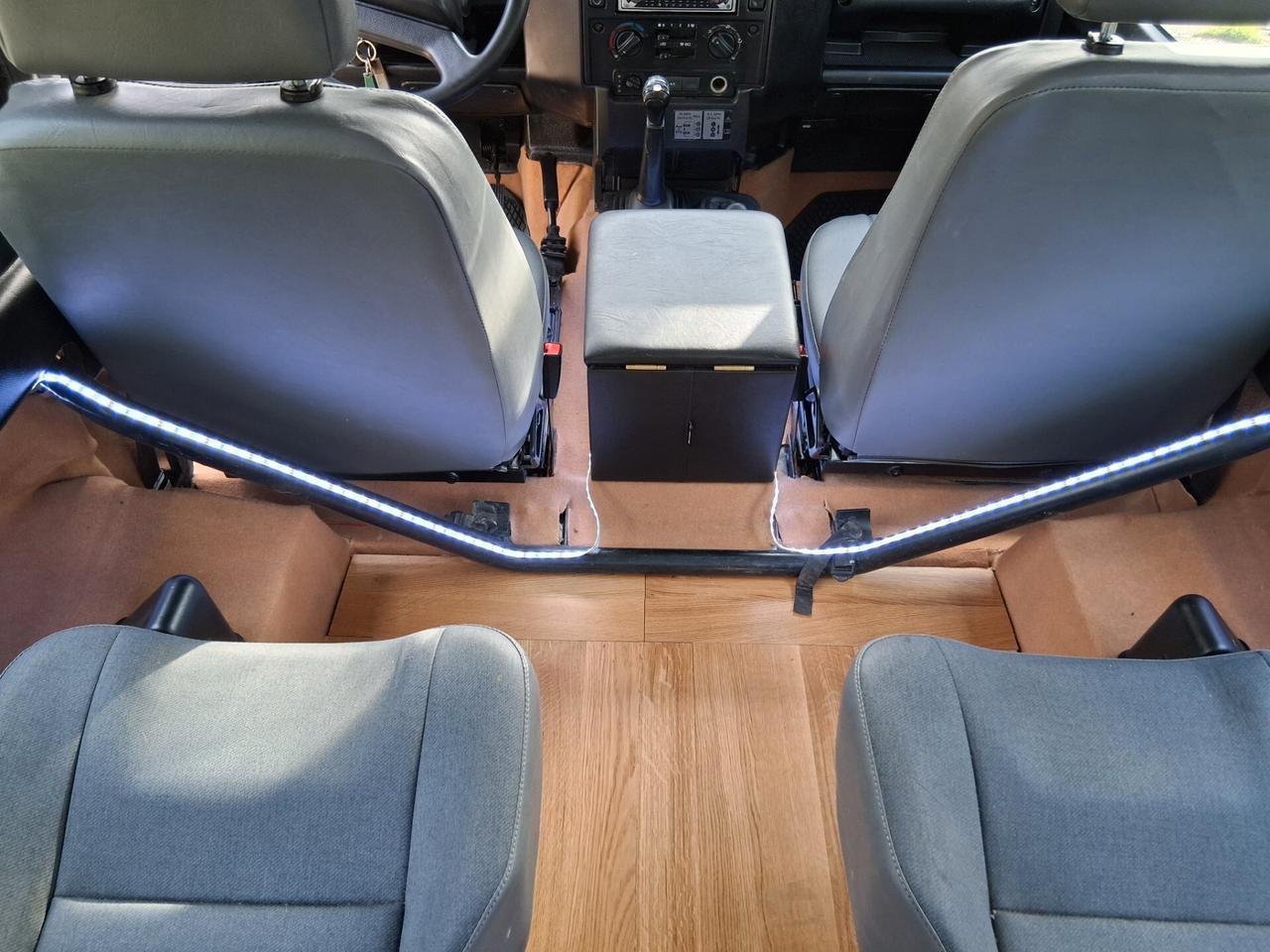 Land Rover Defender 90 2.4 TD4 Station Wagon SE