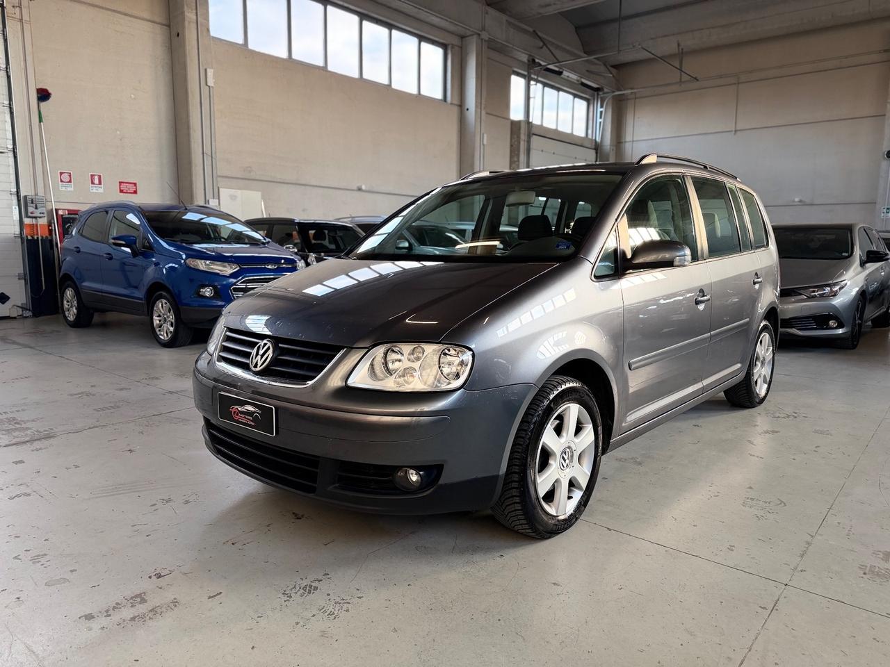 Volkswagen Touran 2.0 TDI DPF Highline AUTOCARRO