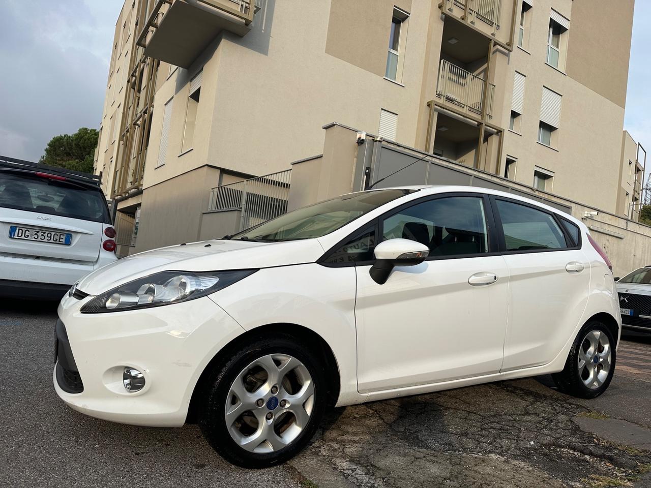 Ford Fiesta Ikon 1.2 60CV 5 porte - ok neopatentati