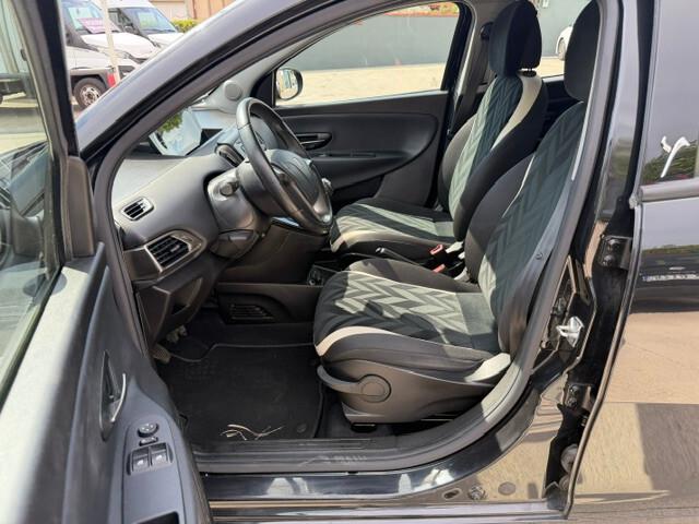 Lancia Ypsilon 1.2 69 CV 5 porte Gold
