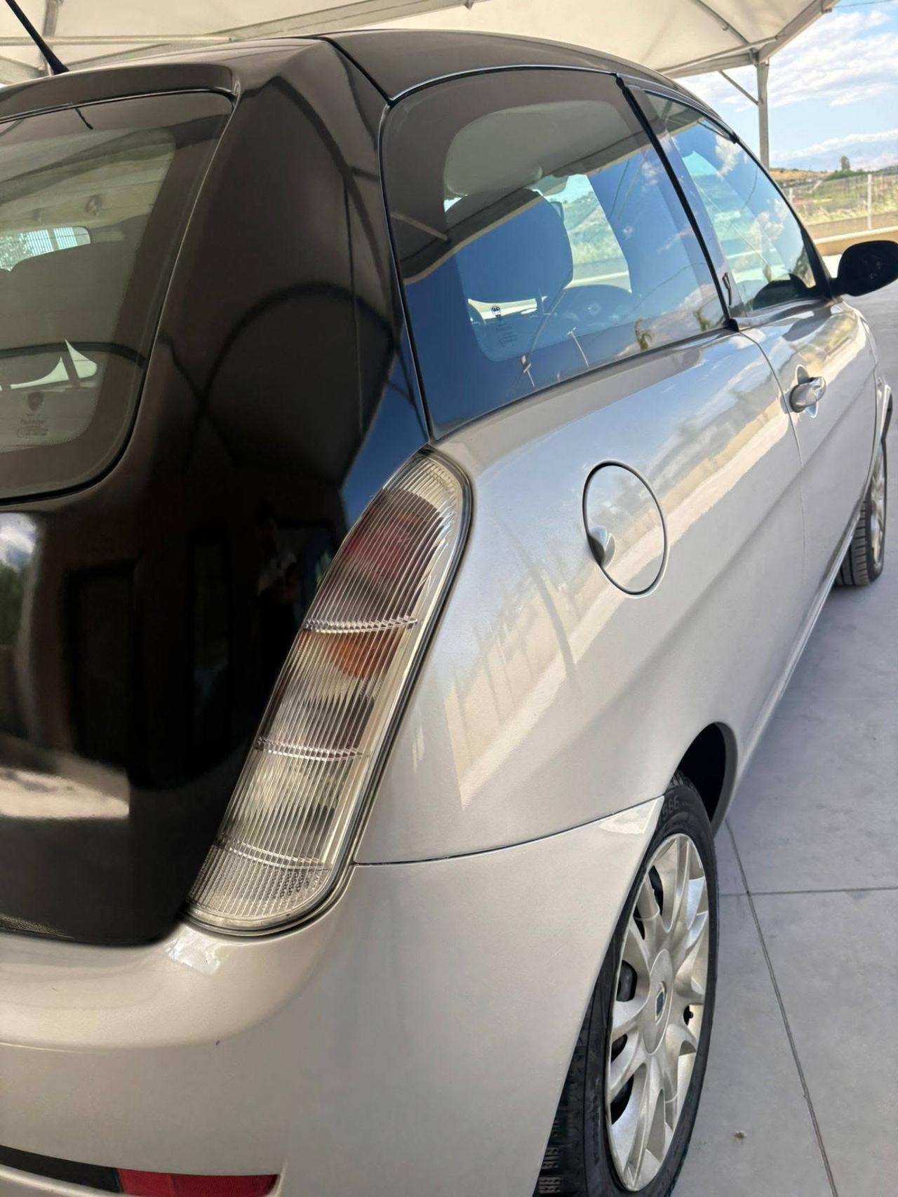 Lancia Ypsilon 1.2 70 Cv