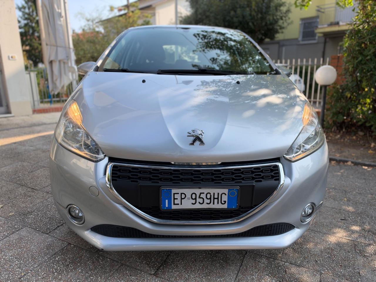 Peugeot 208 1.4 HDi 68 CV 5 porte Allure