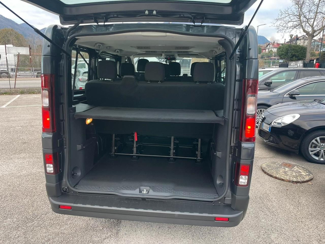 Renault Trafic PASSENGER 9 POSTI X NOLEGGIO