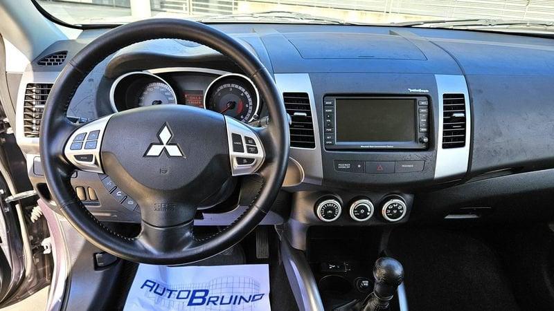 Mitsubishi Outlander Outlander 2.2 DI-D Instyle 7 POSTI NAVI TELECAMERA