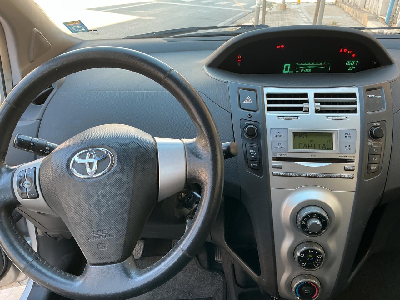 Toyota Yaris 1.0 5 porte Sol