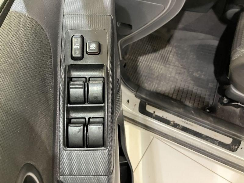 Toyota Corolla Corolla Verso 2.2 d-4d Sol 136cv N1 5p.ti Autocarro