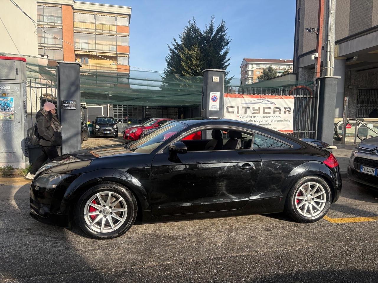 Audi TT Coupé 2.0 TFSI 200 cv book service