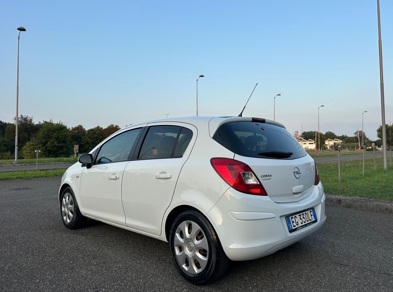 Opel Corsa 1.2 5 porte Cosmo
