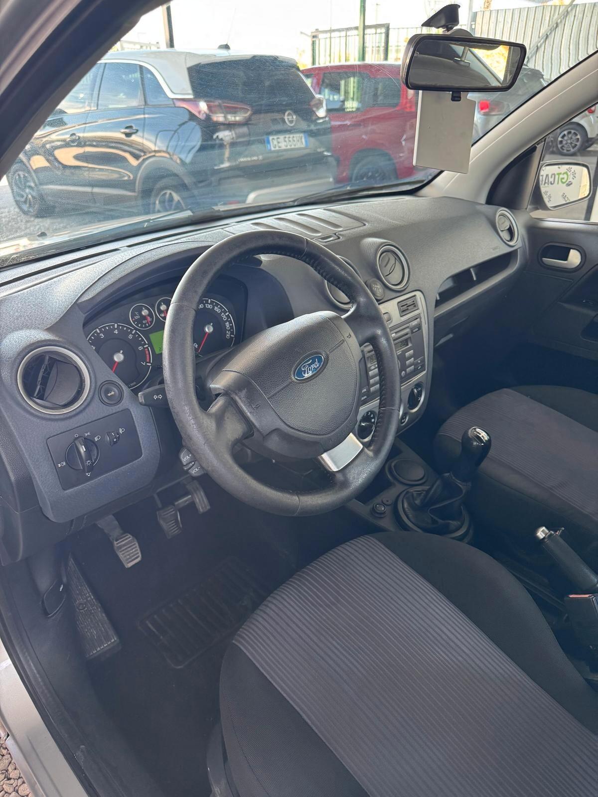 Ford Fusion UAV 1.4 16V 5p.