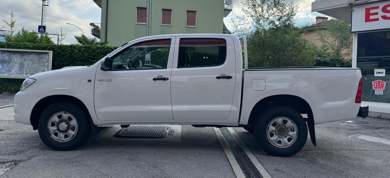 Toyota Hilux 2.5 D-4D 4WD 4p. Double Cab DLX
