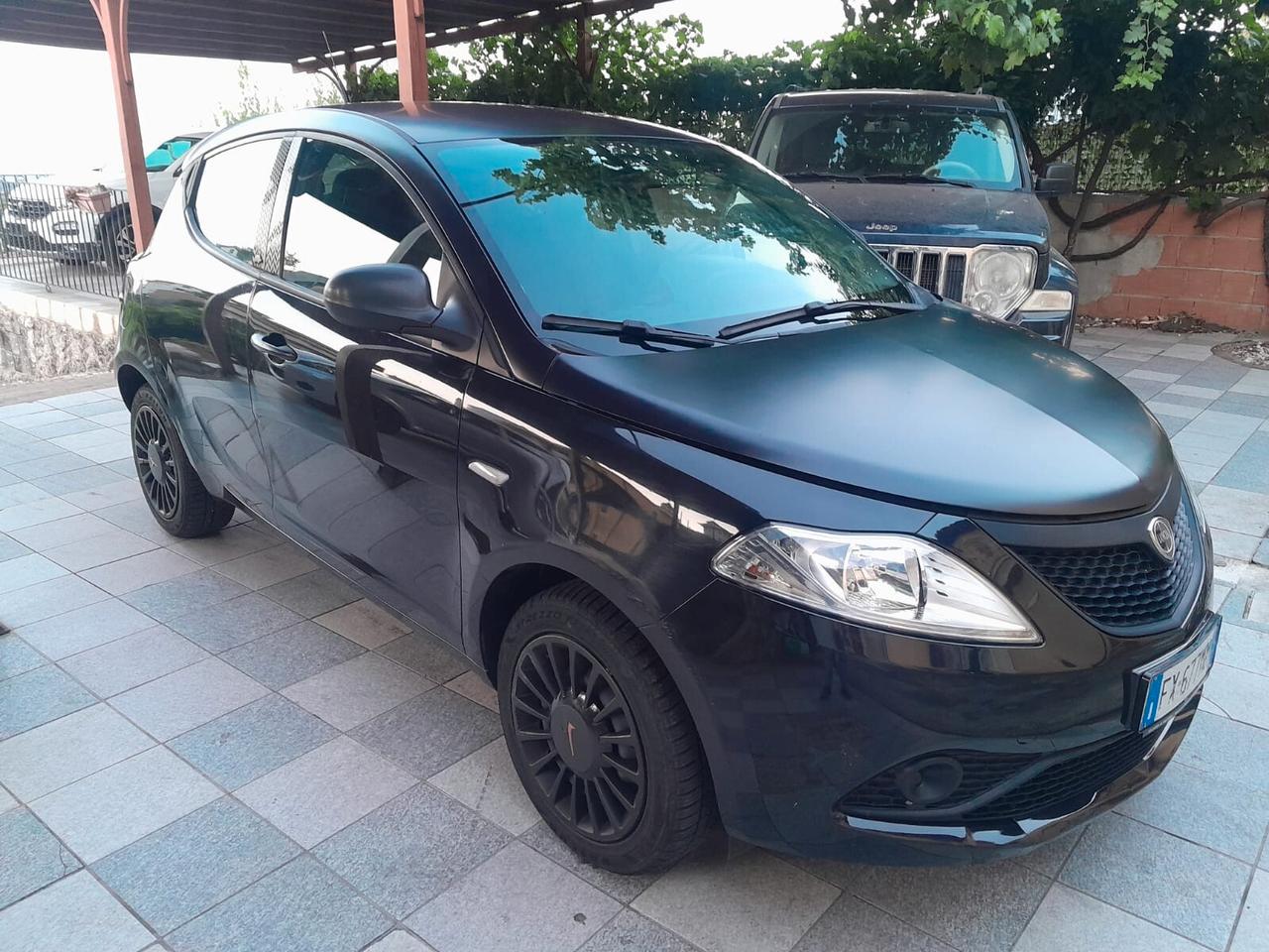 Lancia Ypsilon 1.2 69 CV 5 porte S&S Platinum