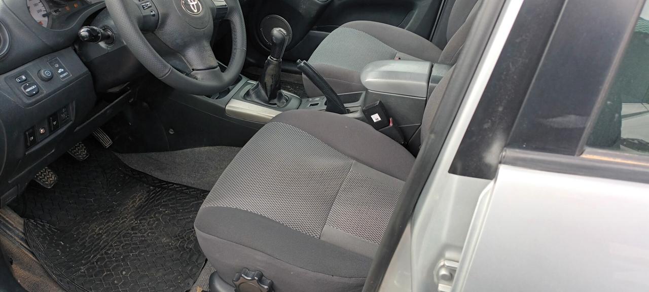 Toyota RAV 4 RAV4.com 2.0 Tdi D-4D cat 5 porte Sol