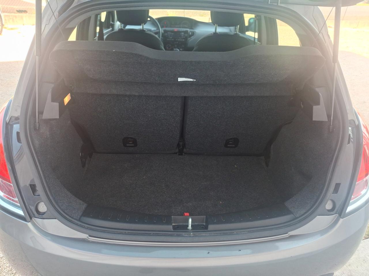 Lancia Ypsilon 1.0, 5 porte Hybrid