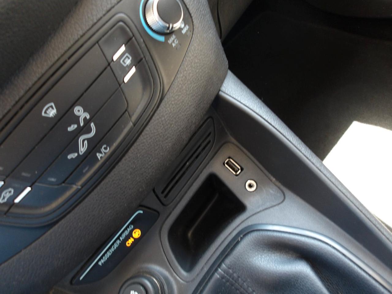 FORD Tourneo Courier 1.5 tdci 75cv titanium E5