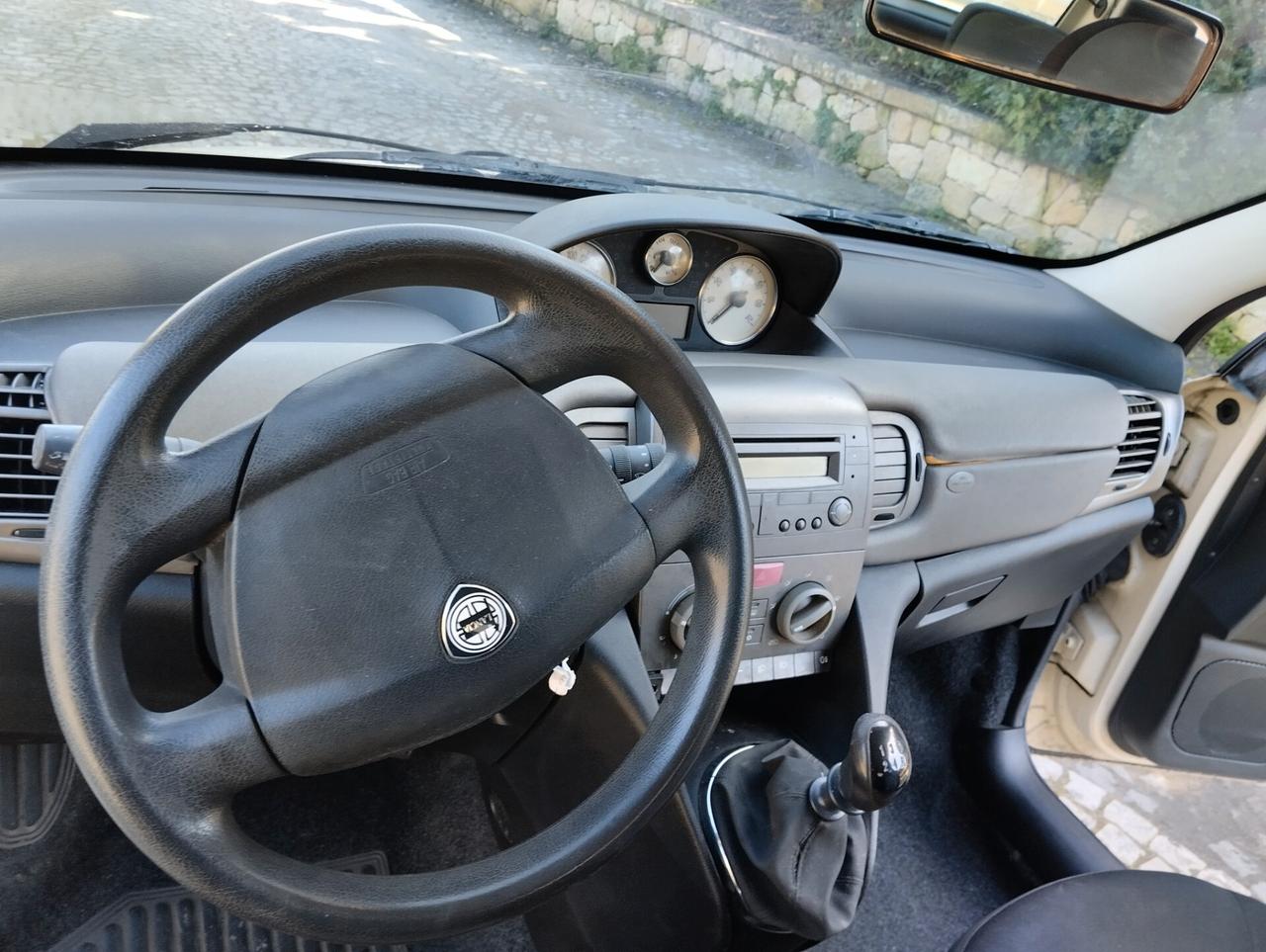 Lancia Ypsilon 1.2 16V Platino