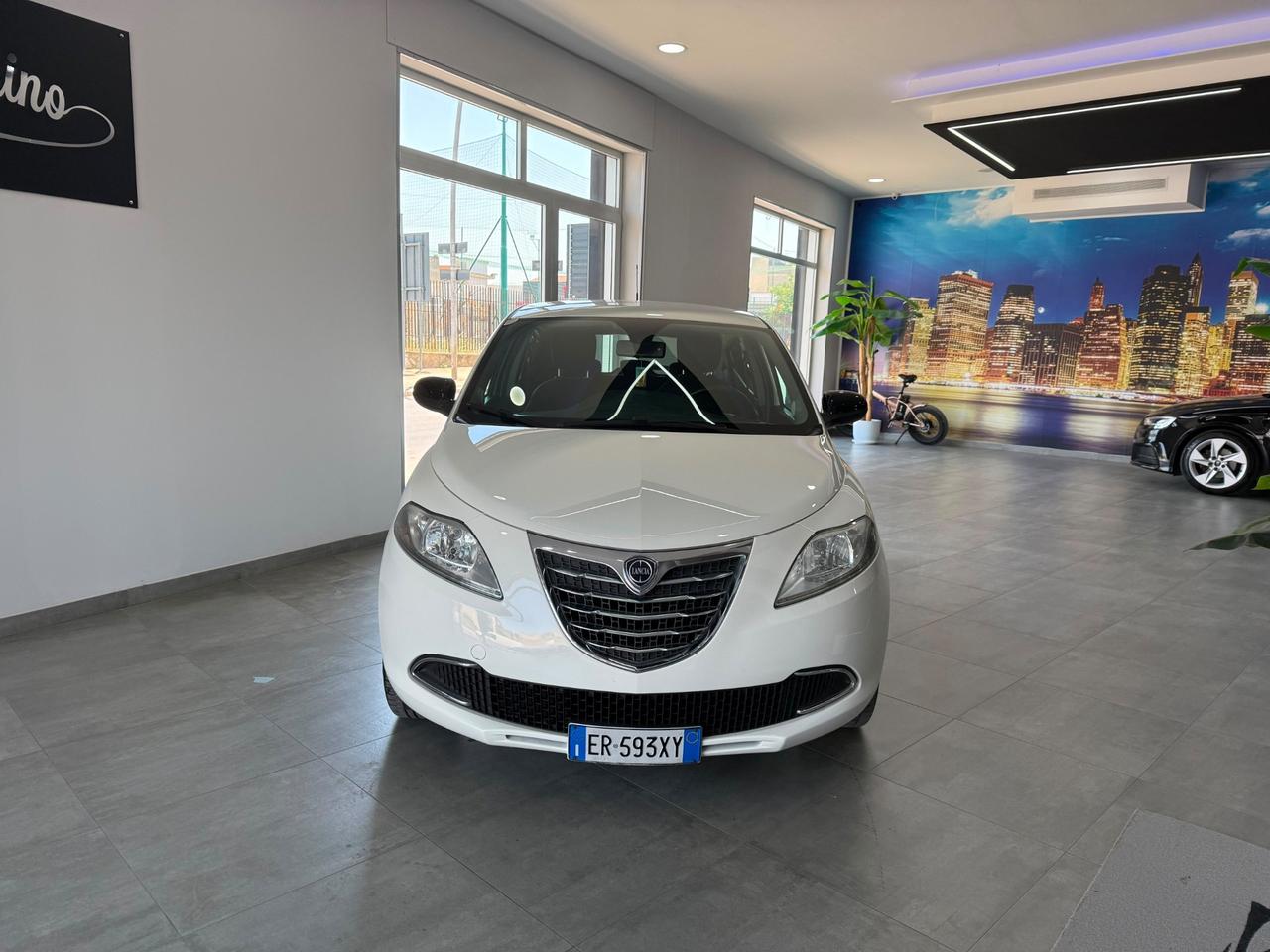 Lancia Ypsilon 1.2 69 CV 5 porte S&S Silver-2013