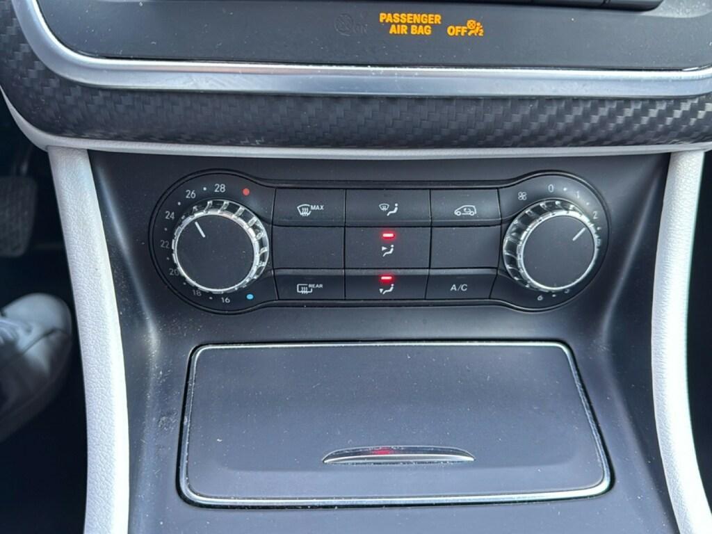 Mercedes GLA 180 180 D Business 7G-DCT