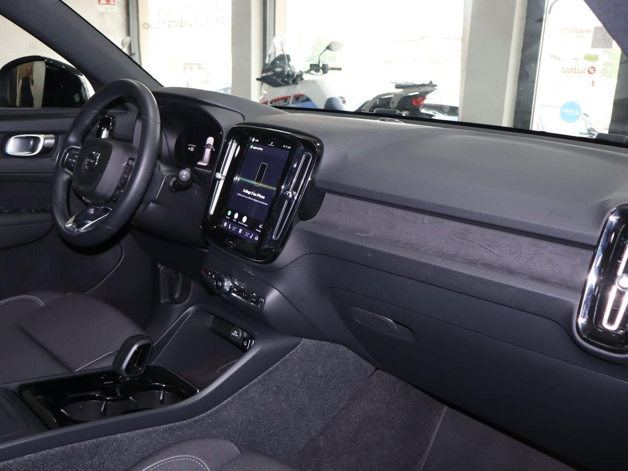 Volvo XC40 Core Recharge Pure #50780