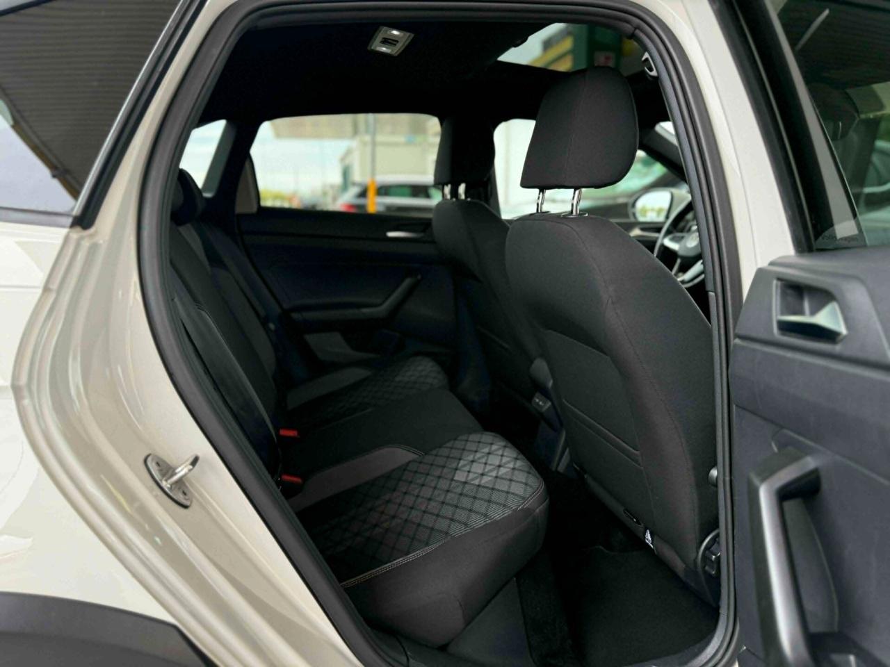 Volkswagen Taigo 1.0 TSI 110 CV DSG R-Line/TETTO/FULL LED