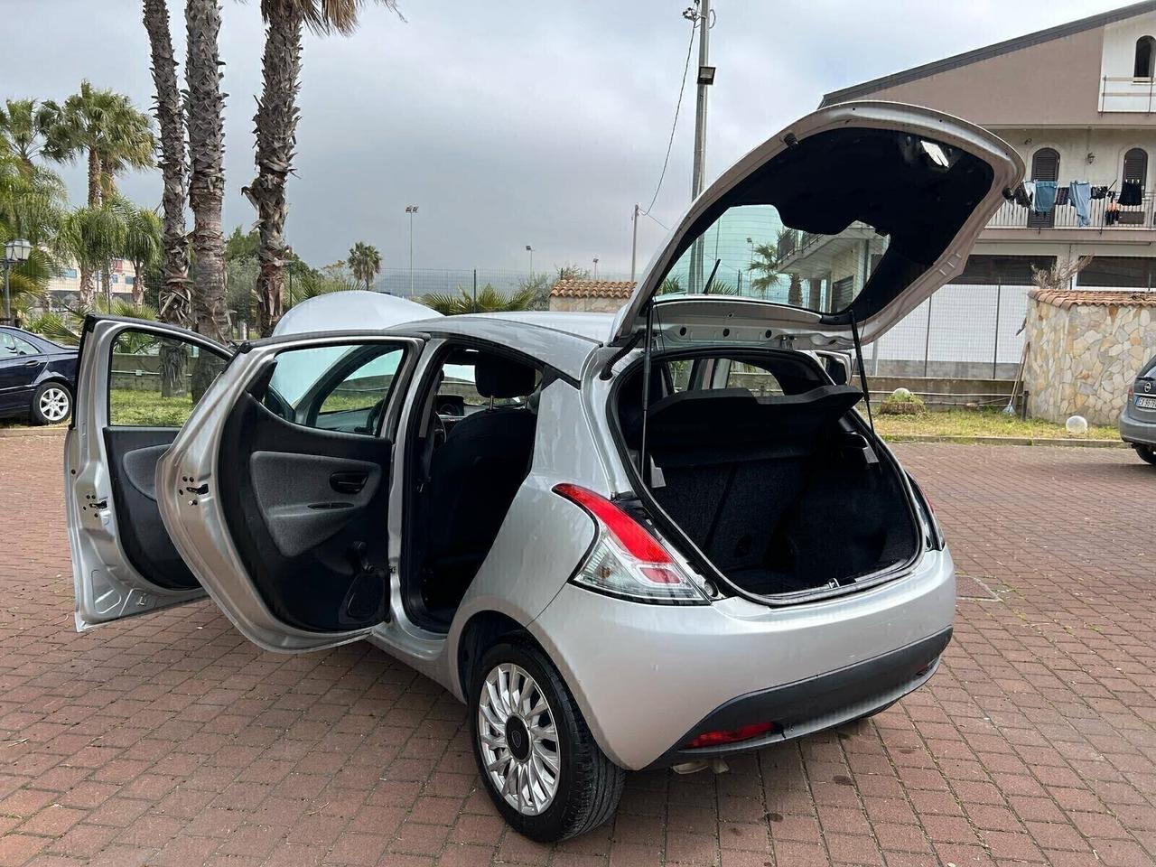 Lancia Ypsilon 1.2 69 CV 5 porte S&S Platinum