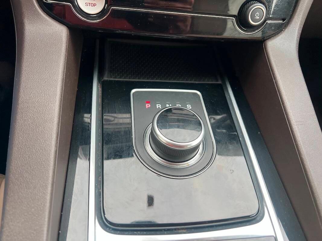 Jaguar F-Pace 2.0d i4 Prestige awd 240cv auto my18