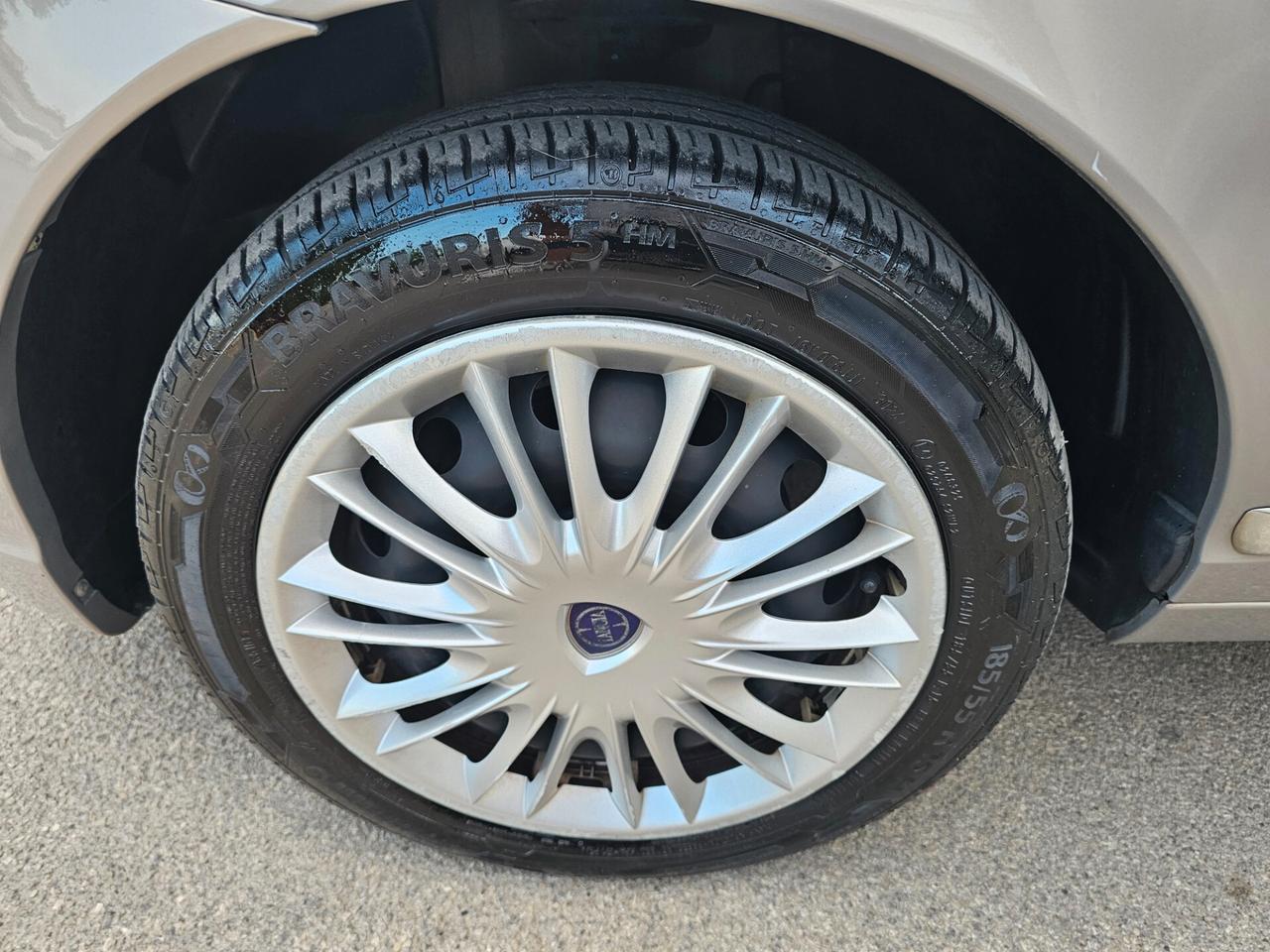Lancia Ypsilon 1.3 MJT 75 CV Diva