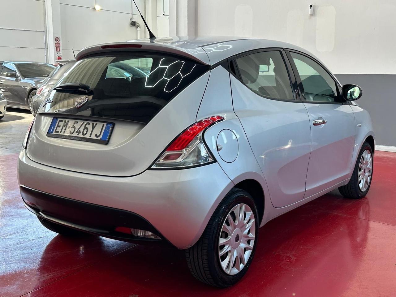 Lancia Ypsilon 1.2 69 CV 5 porte S&S Platinum