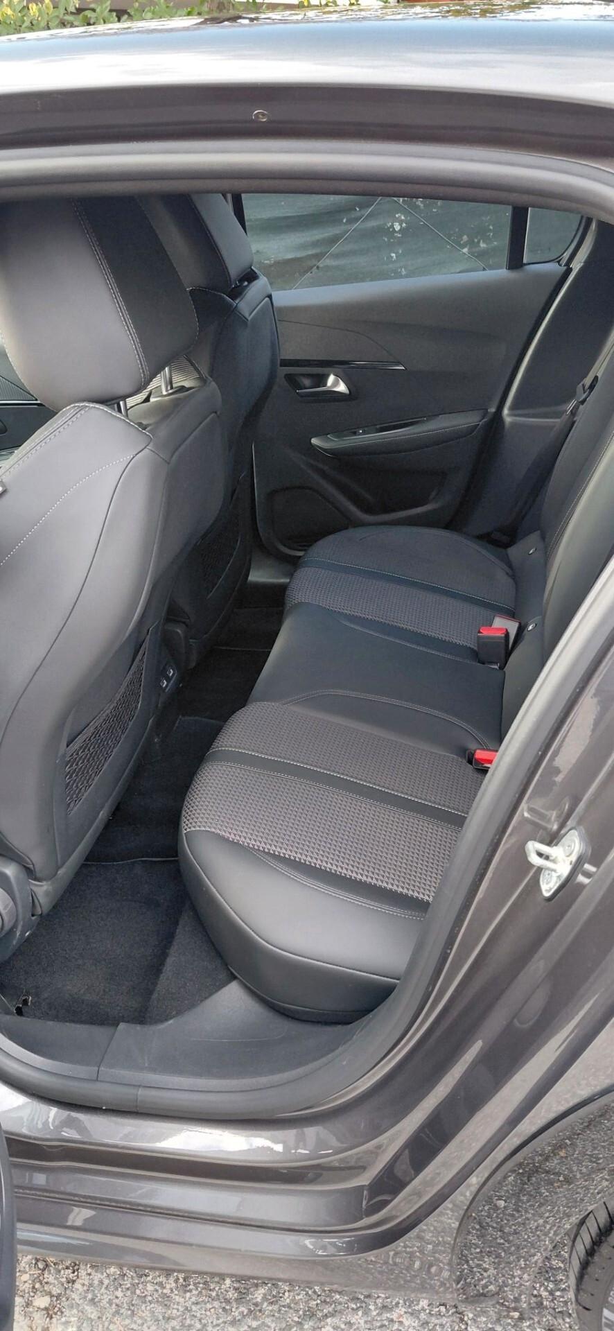 Peugeot 208 PureTech 100cv GT