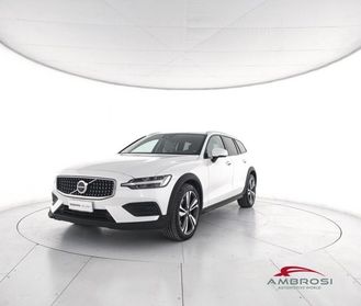 VOLVO V60 Cross Country 2.0 b4 Plus awd auto